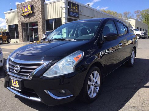 Used 2015 Nissan Versa w/ SL Tech Package FWD image 1