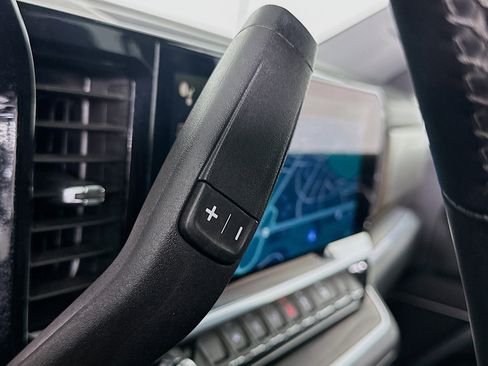 Used 2025 GMC Sierra 1500 SLT image 25