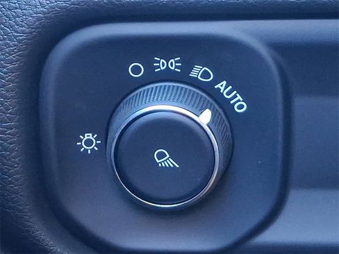 Used 2024 RAM 2500 Tradesman w/ Chrome Appearance Group image 22