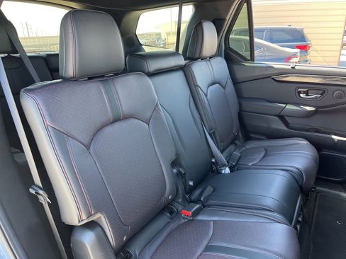 Certified 2025 Honda Pilot Black Edition image 29