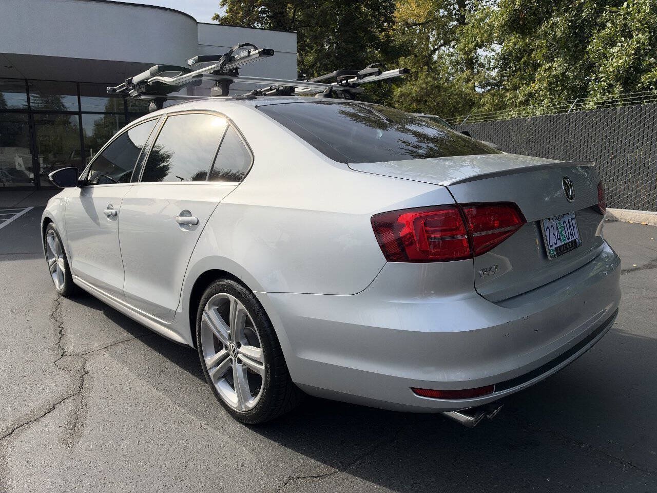 Used 2015 Volkswagen Jetta GLI SE FWD image 3