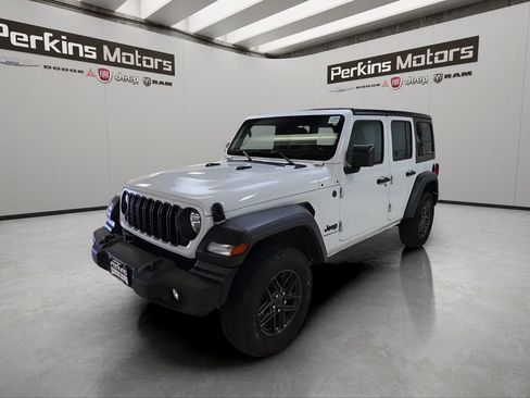 Used 2024 Jeep Wrangler Sport S image 2
