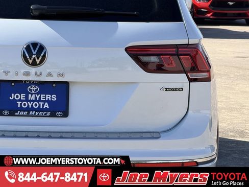 Used 2023 Volkswagen Tiguan SEL R-Line image 9