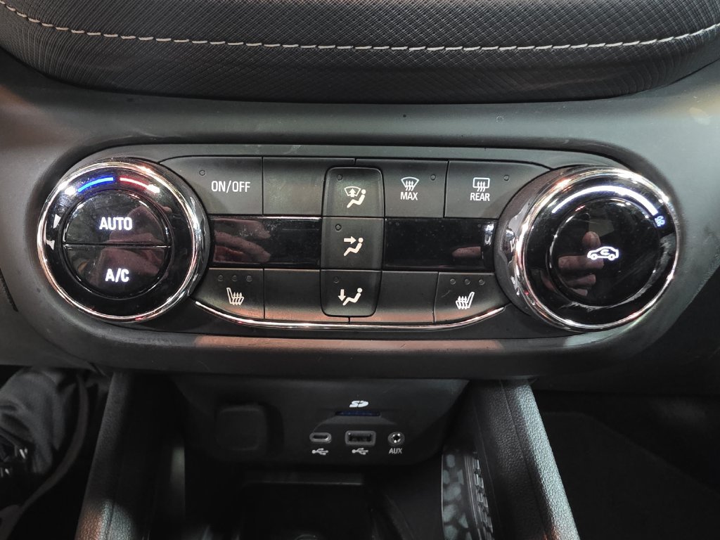 Used 2023 Chevrolet TrailBlazer ACTIV w/ Sun and Liftgate Package AWD/4WD image 21