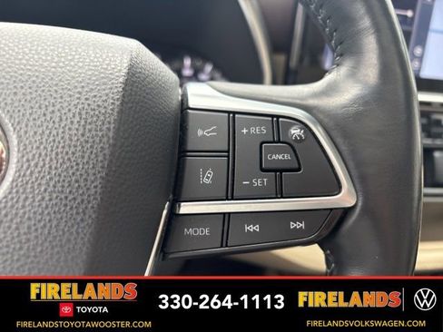 Used 2021 Toyota Highlander Limited image 15