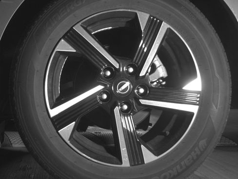 Used 2025 Nissan Sentra SV FWD image 17