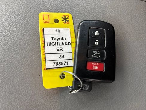 Used 2019 Toyota Highlander XLE AWD/4WD image 40