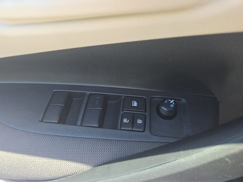 Used 2024 Toyota Corolla LE FWD image 24