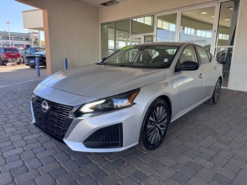 Used 2024 Nissan Altima 2.5 SV image 1