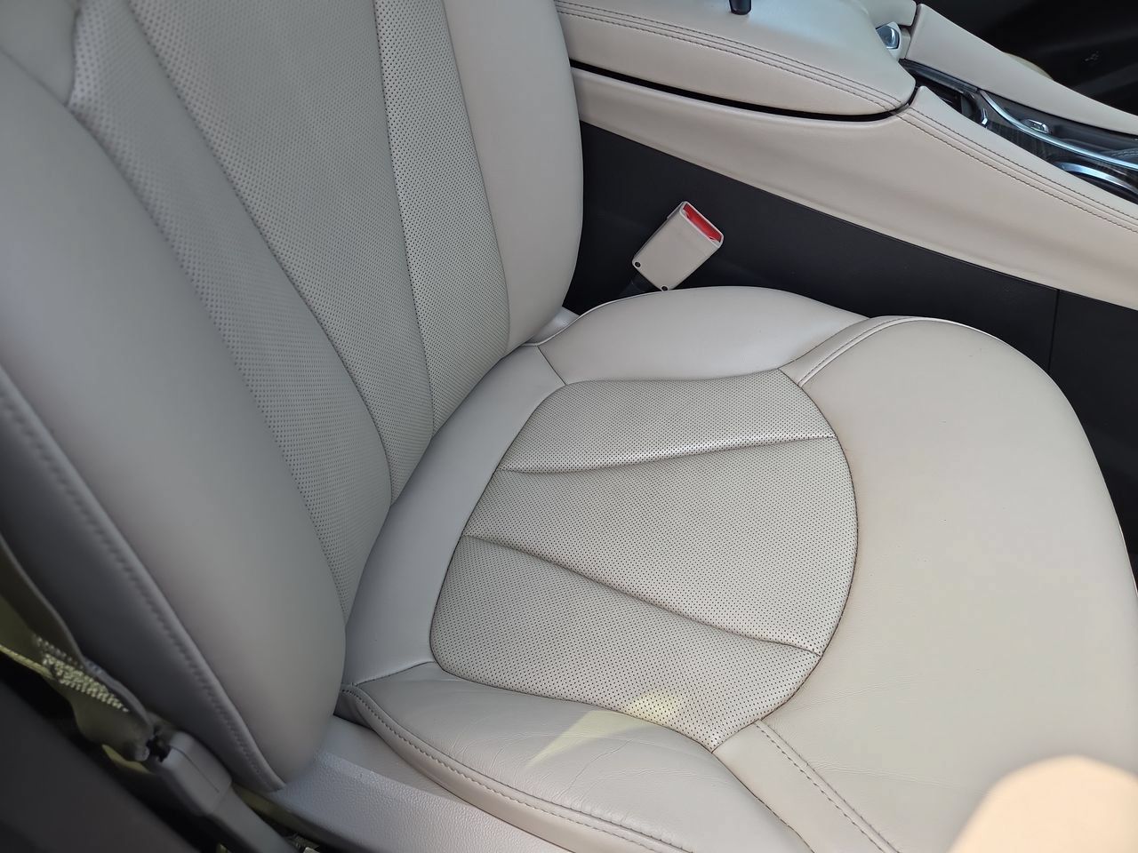 Used 2020 Buick Envision Essence w/ Experience Buick Package AWD/4WD image 19