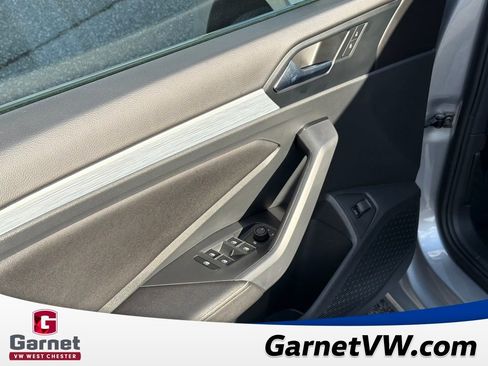 Certified 2025 Volkswagen Jetta S image 9
