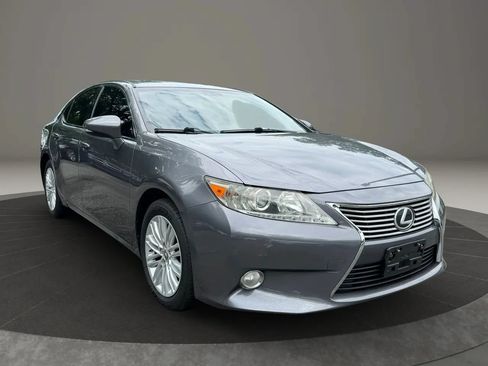 Used 2013 Lexus ES 350 w/ Luxury Pkg FWD image 3