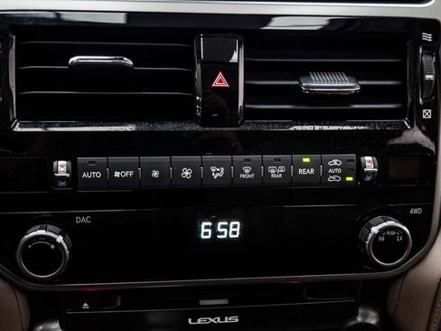 Used 2023 Lexus GX 460 Premium w/ Accessory Package AWD/4WD image 26