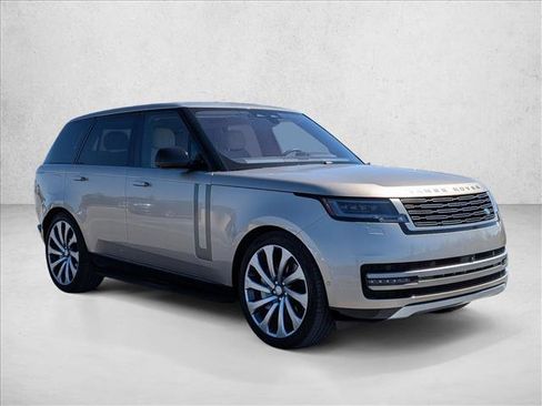 Used 2023 Land Rover Range Rover SE AWD/4WD image 3