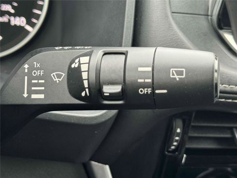 Used 2022 Nissan Rogue SV image 27