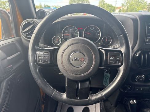Used 2014 Jeep Wrangler Unlimited Sahara AWD/4WD image 13