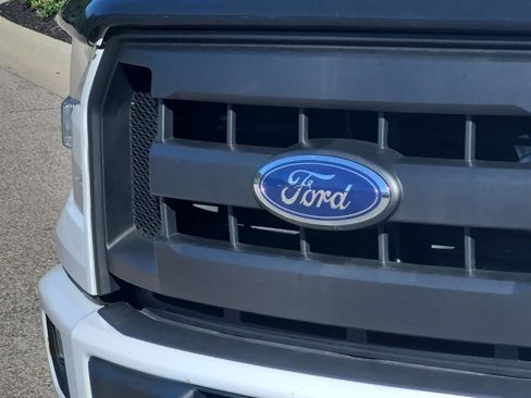 Used 2017 Ford F150 XL w/ Equipment Group 101A Mid AWD/4WD image 12