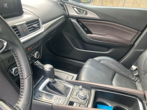 Used 2018 MAZDA MAZDA3 Touring FWD image 16