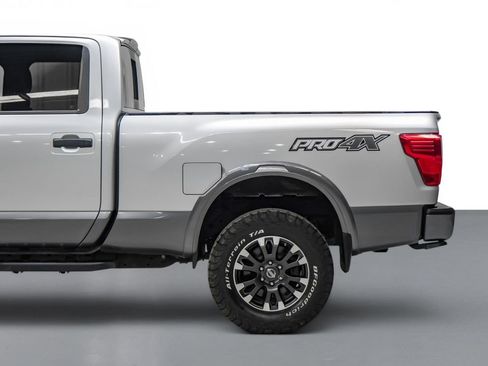 Used 2019 Nissan Titan PRO-4X AWD/4WD image 11