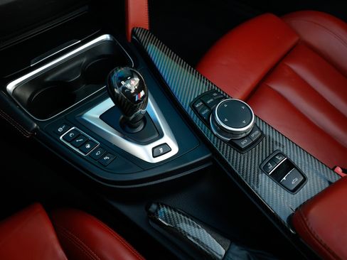 Used 2016 BMW M4 Convertible image 39