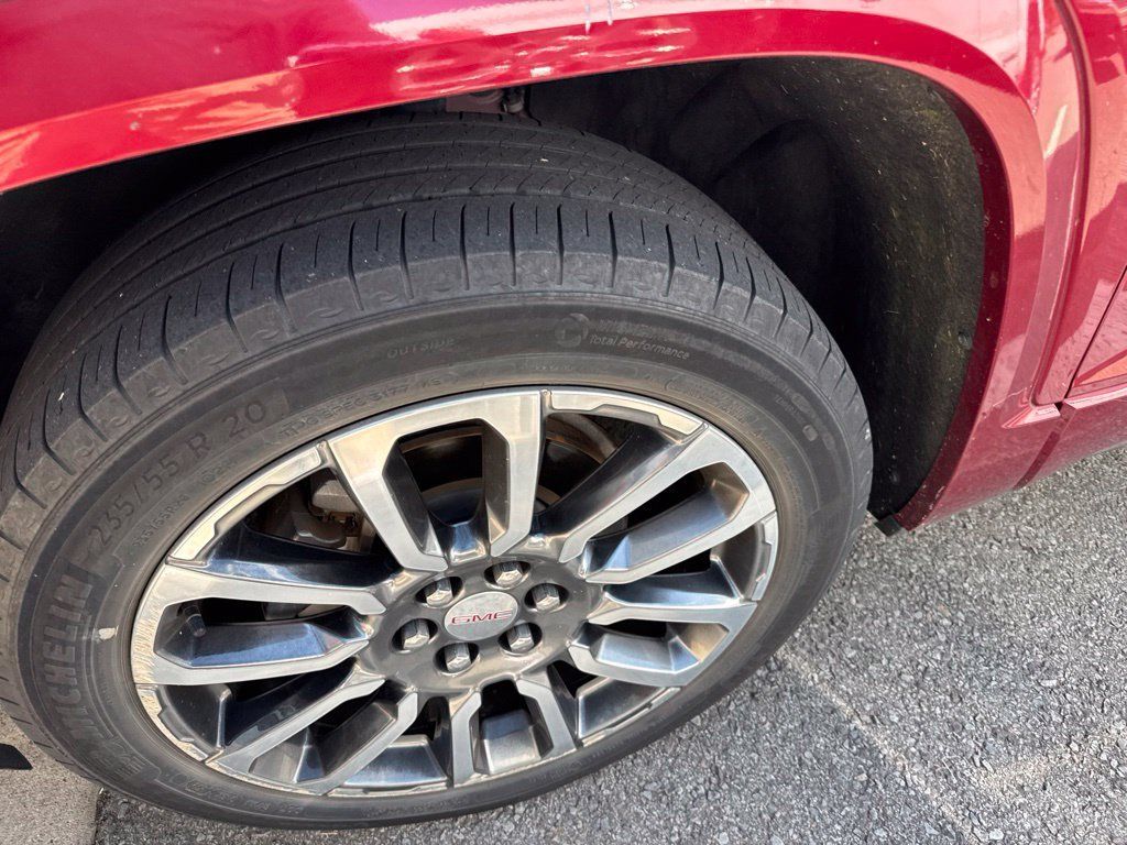 Used 2020 GMC Acadia Denali w/ Technology Package FWD image 2