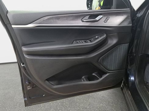 Used 2023 Jeep Grand Cherokee L Limited image 30