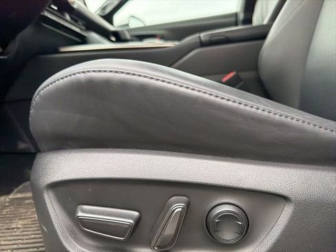 Certified 2023 Toyota Crown Limited image 16