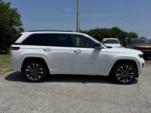 Used 2025 Jeep Grand Cherokee Overland w/ Trailer Tow Package AWD/4WD image 4
