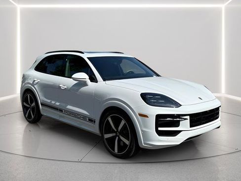 Used 2025 Porsche Cayenne GTS image 6