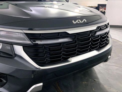 Certified 2025 Kia Seltos S image 28