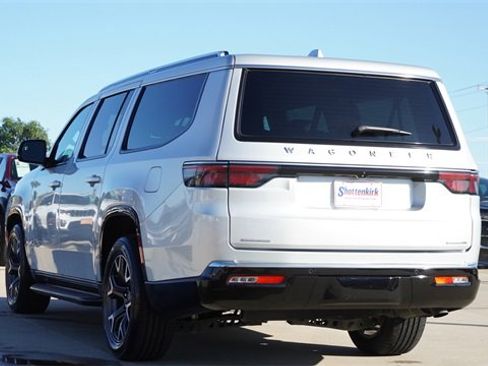 Used 2023 Jeep Wagoneer L Series III w/ Preferred Equipment Group image 7