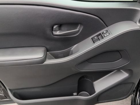 Used 2025 Nissan Frontier S image 11