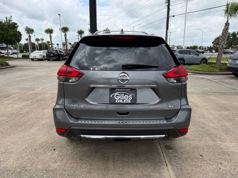 Used 2017 Nissan Rogue SL w/ SL Premium Package FWD image 5