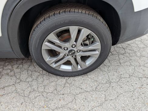 Used 2021 Kia Seltos S AWD/4WD image 25
