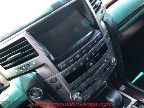 Used 2015 Lexus LX 570 4WD w/ Luxury Package image 14