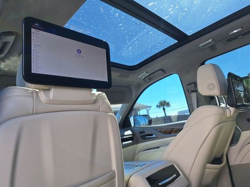 Certified 2023 Cadillac Escalade Premium Luxury Platinum w/ LPO, Radiant Package image 11