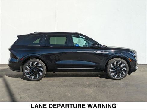 Used 2024 Lincoln Nautilus Reserve w/ Jet Appearance Package (87T) AWD/4WD image 6