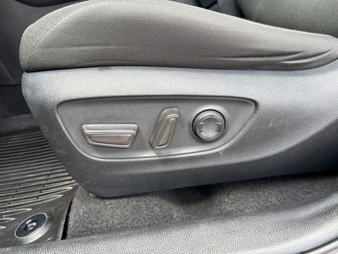 Used 2022 Toyota RAV4 XLE w/ Convenience Package AWD/4WD image 14