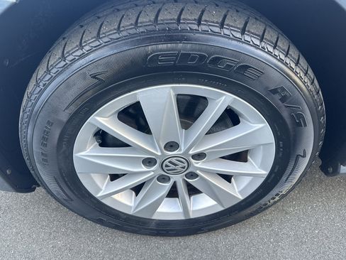 Used 2016 Volkswagen Golf S image 30