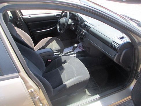 Used 2004 Dodge Stratus SXT w/ Sun & Fun Group FWD image 7