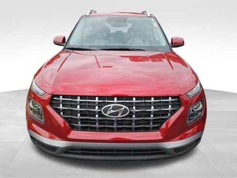 Used 2023 Hyundai Venue SEL FWD image 2