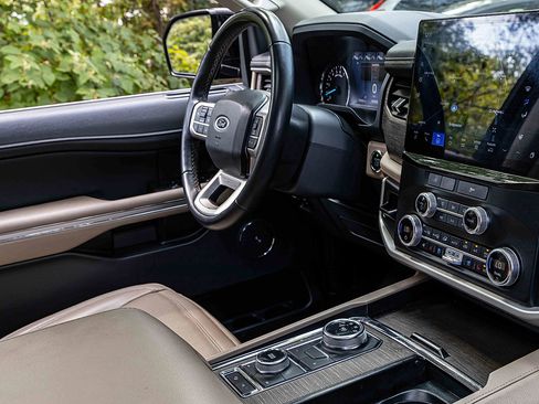 Used 2023 Ford Expedition Limited image 29