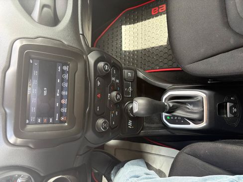 Used 2019 Jeep Renegade Latitude AWD/4WD image 24