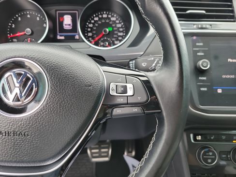 Used 2020 Volkswagen Tiguan SE R-Line image 28