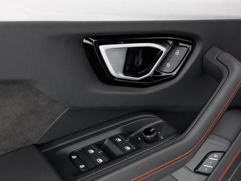 Used 2024 Lamborghini Urus S AWD/4WD image 34