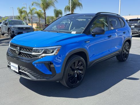 Used 2024 Volkswagen Taos SE image 5