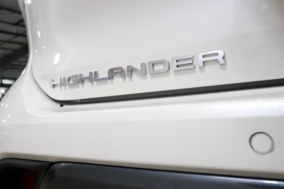 Used 2021 Toyota Highlander Limited FWD image 31