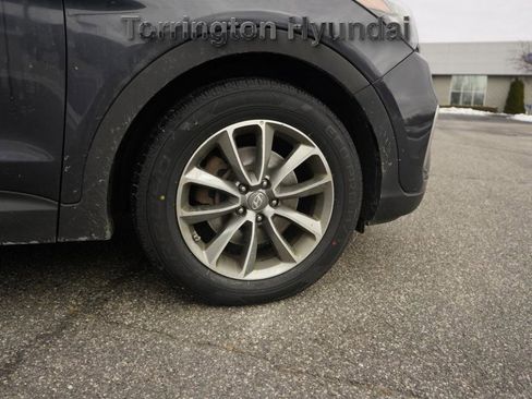 Used 2017 Hyundai Santa Fe SE image 9