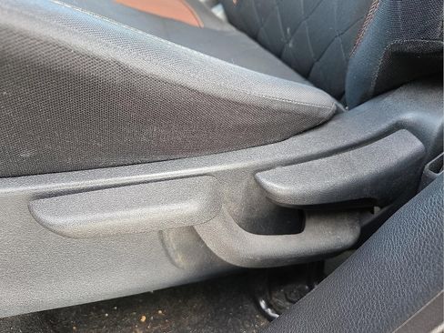 Used 2020 Nissan Kicks SR w/ Exterior Package image 12