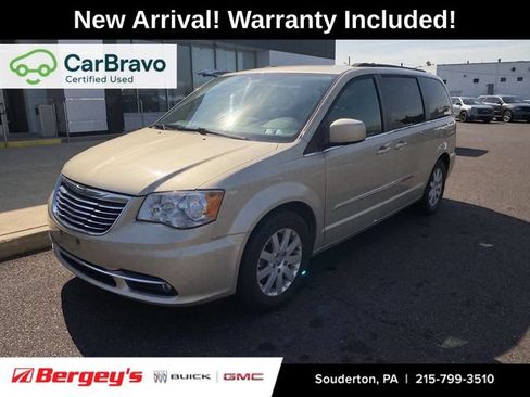 Used 2015 Chrysler Town & Country Touring FWD image 1